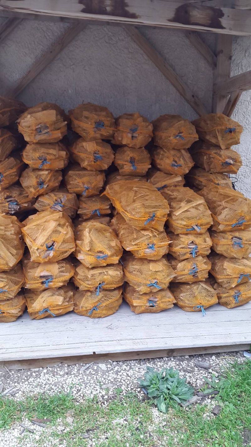 Achat de bois d'allumage pour barbecue à Gignac la Nerthe